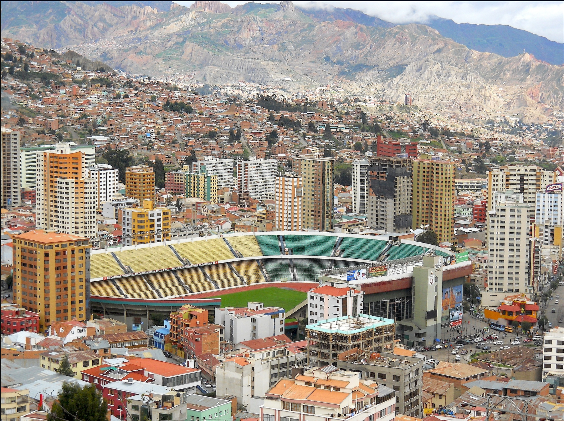 Estadio Hernando Siles in La Paz, ringed by the city and the mountains beyond